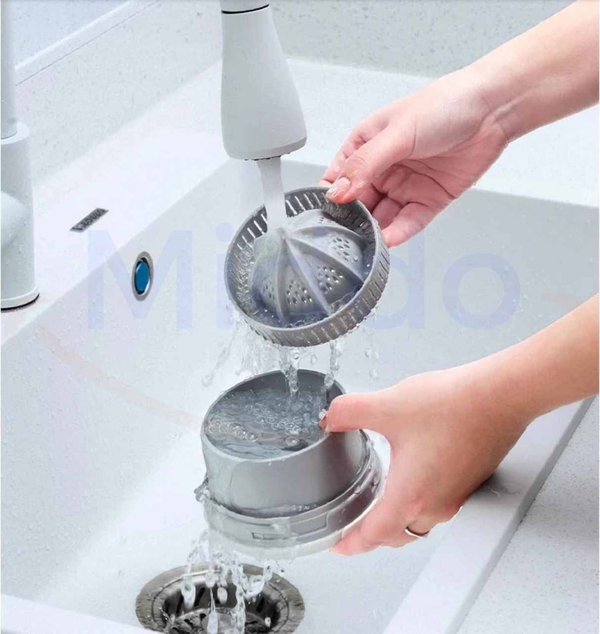 Cordless juicer with removable parts for simple cleanup and maintenance.