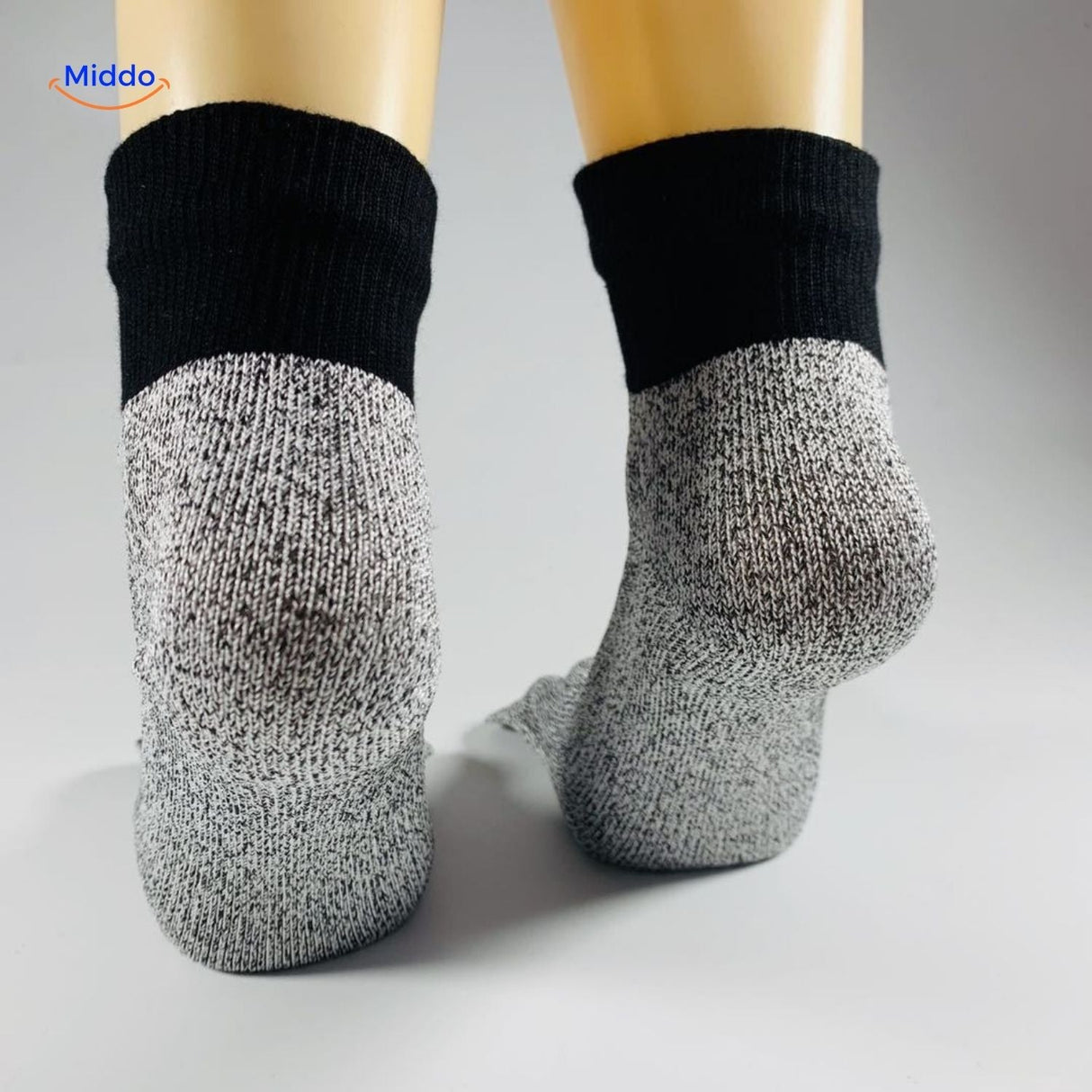 Work-grade five-toe socks with wear resistance and anti-puncture protection.
