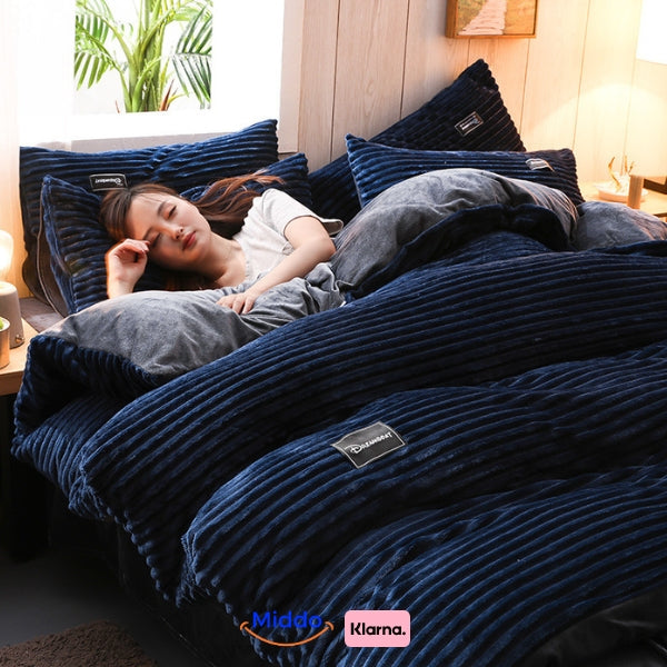 Deep dark blue fleece duvet cover combining warmth and softness for comfort.