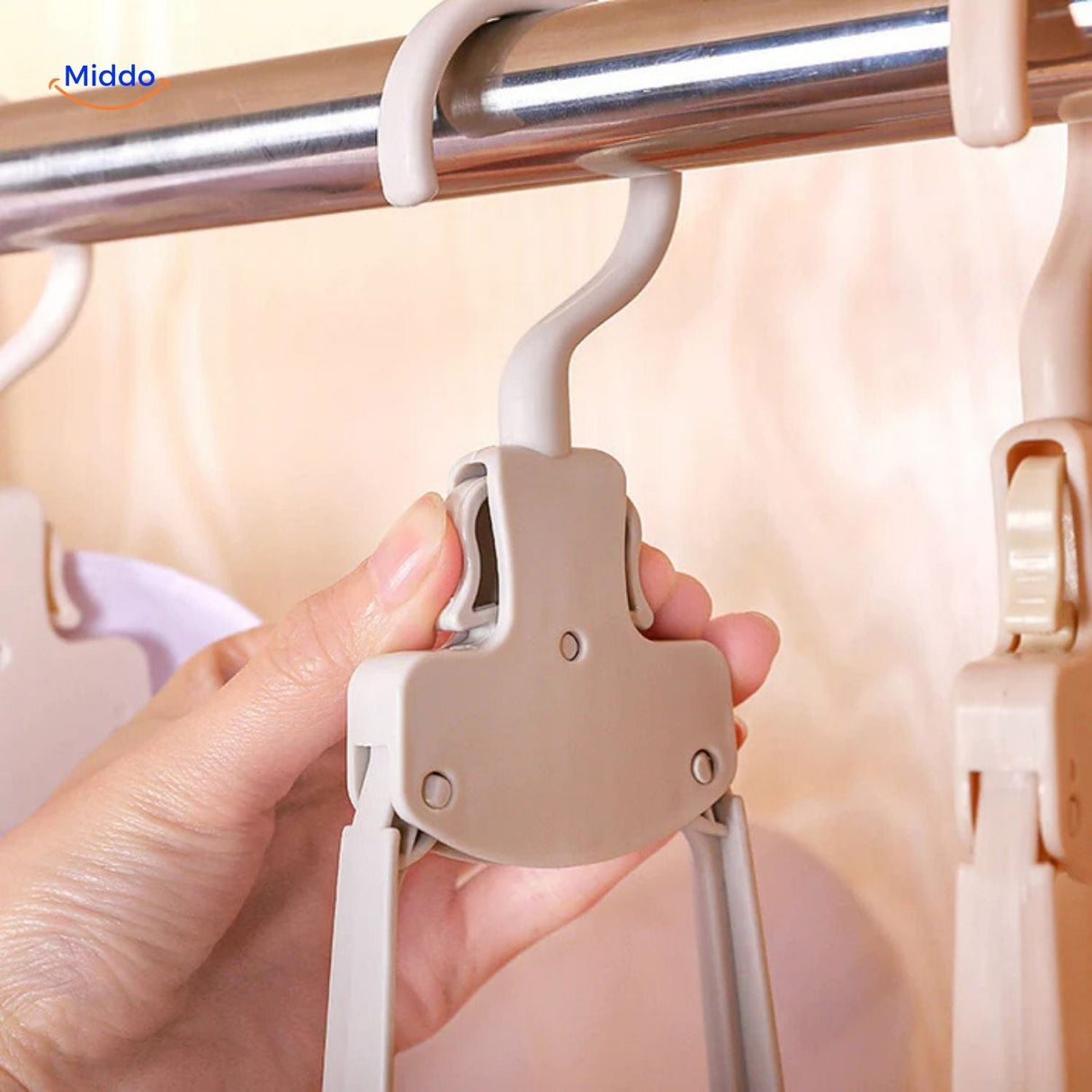 FlexiHanger Pro hooks with strong grip and flexible closure design.