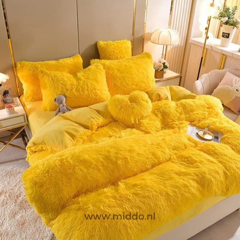 Teddy fleece bedding set in warm yellow color with heart pillow included