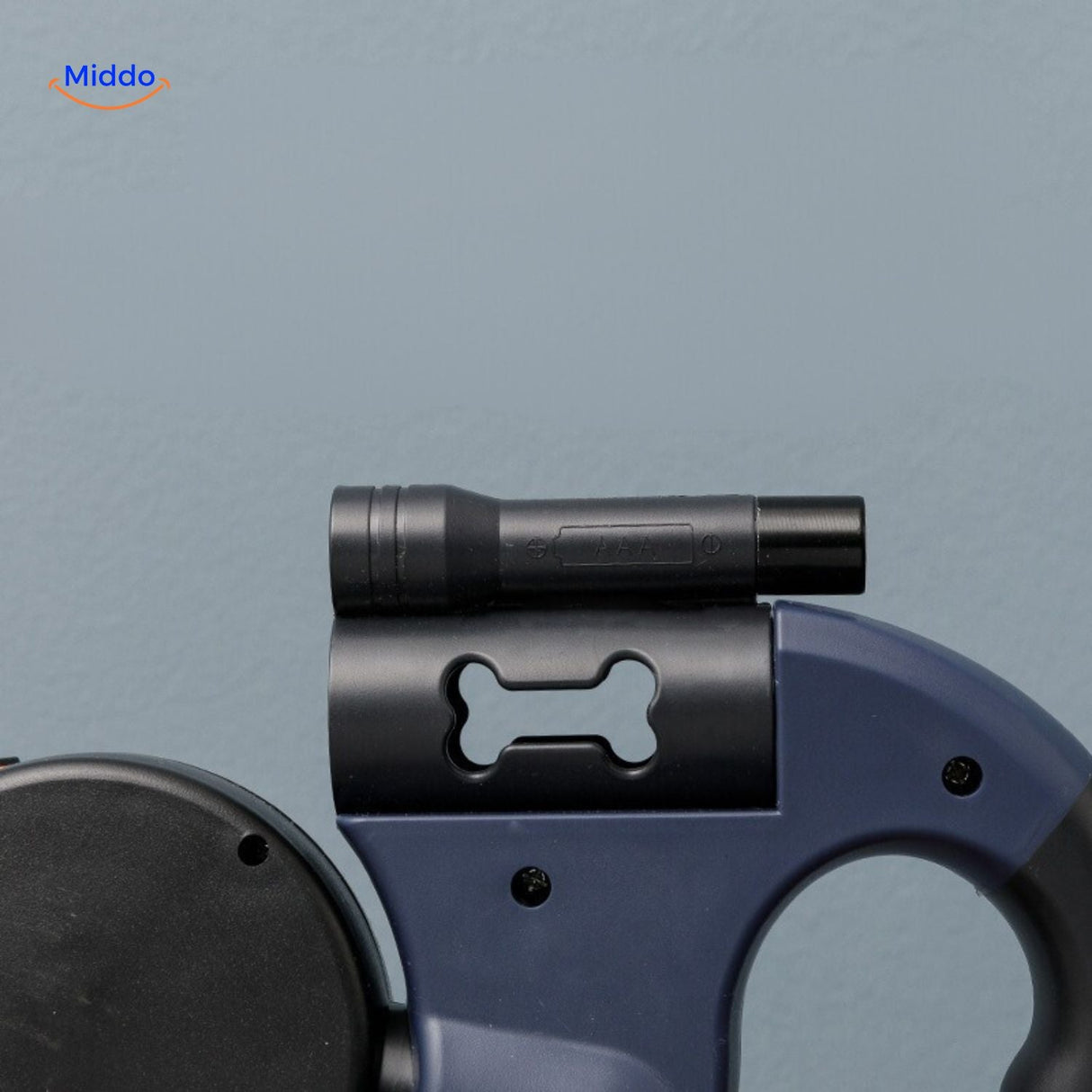 Close-up of secure attachment mechanism on dual retractable leash.