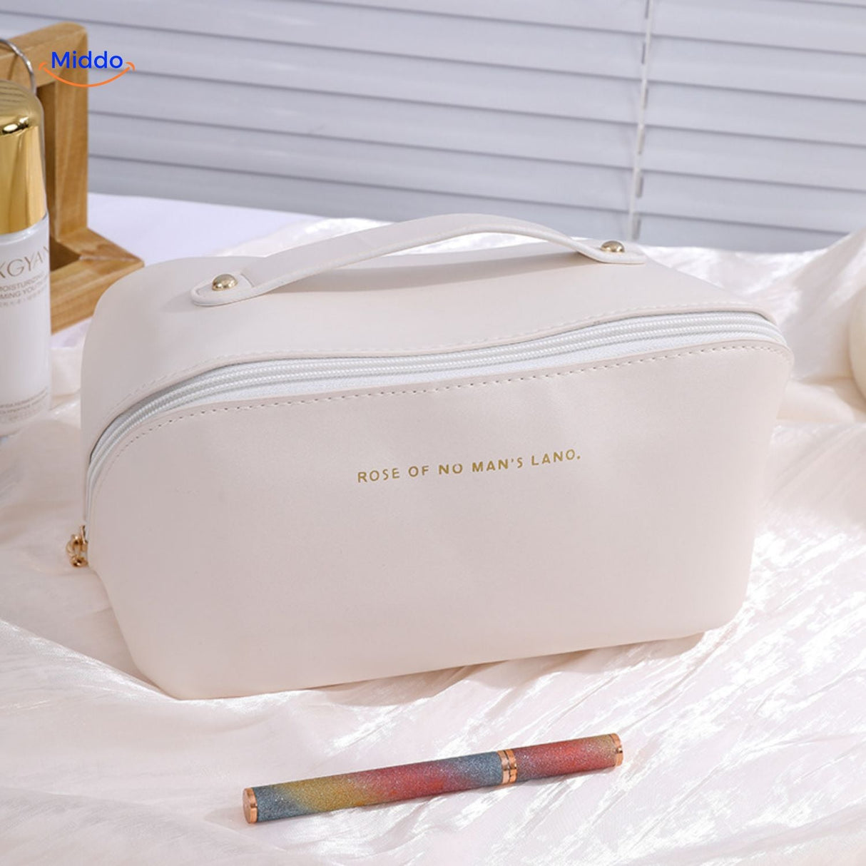 Light white travel makeup pouch for cosmetics