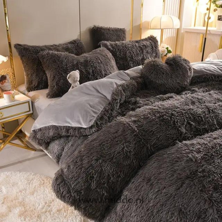 5-piece black teddy fleece bedding set with complimentary heart-shaped pillow