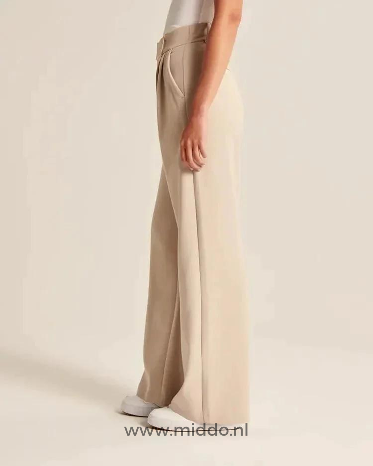 Wide-leg trousers in cream featuring elegant proportions and comfortable everyday wear.