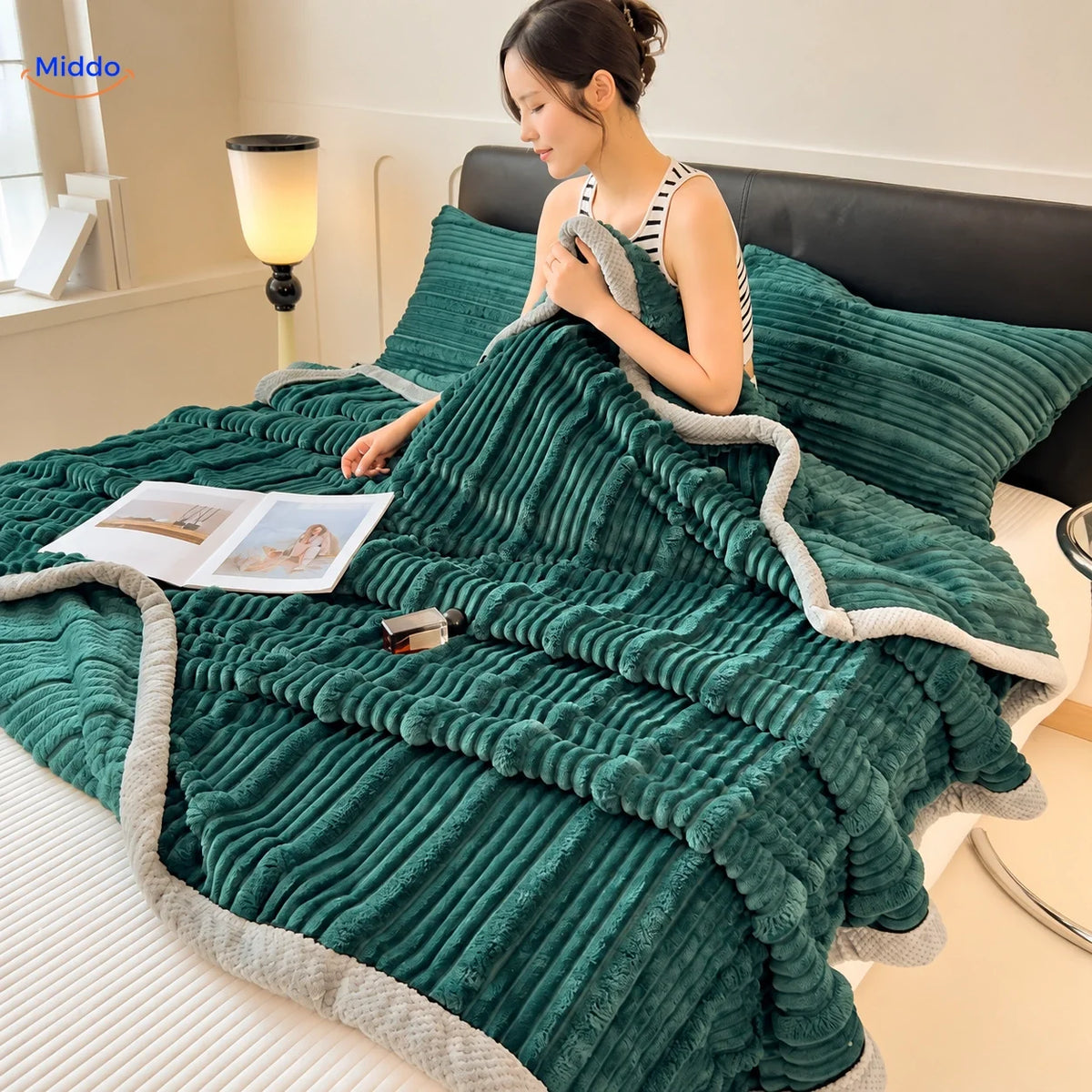 Winterra throw blanket with ribbed texture in dark green and soft fleece reverse