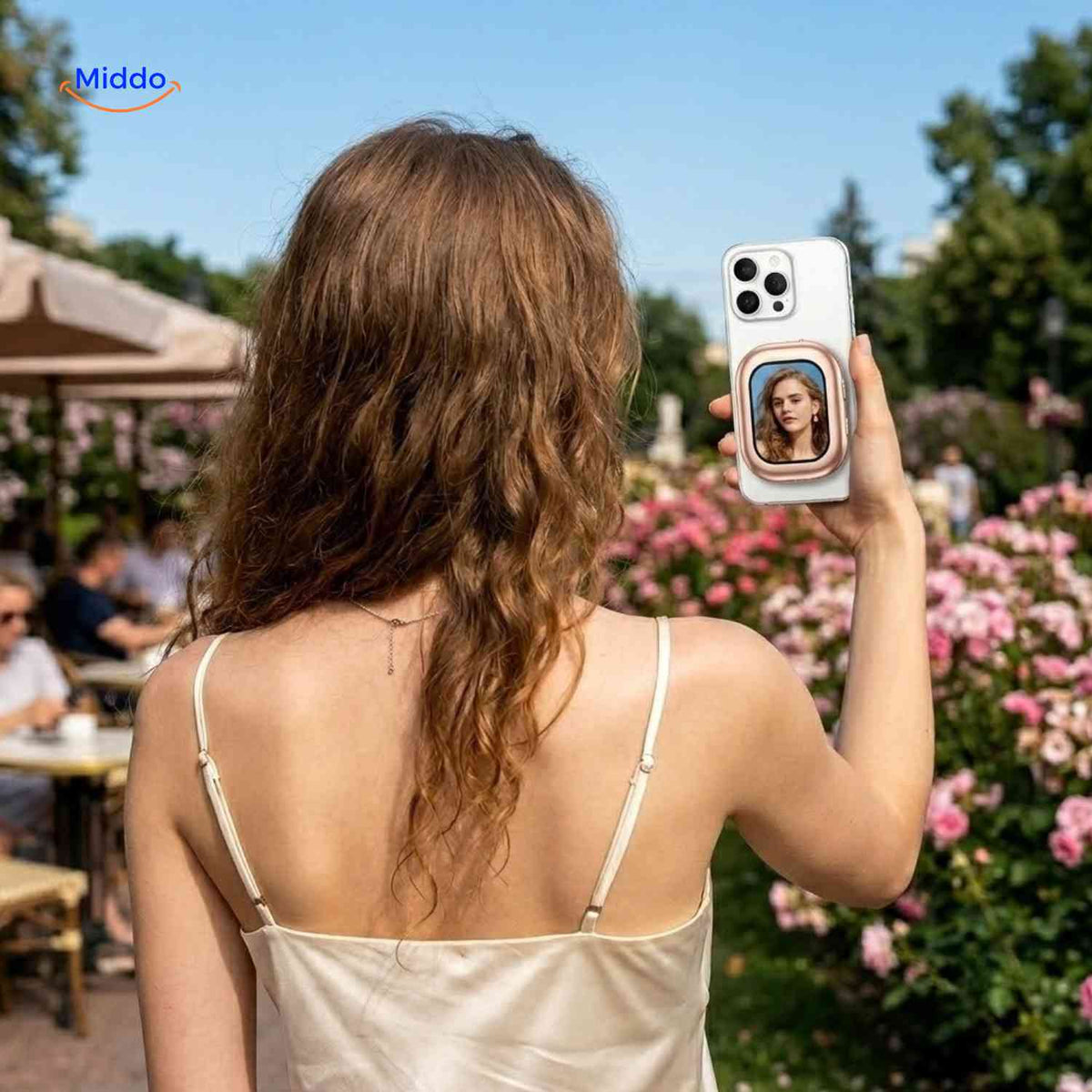 SnapView selfie monitor outdoors with rear-camera preview