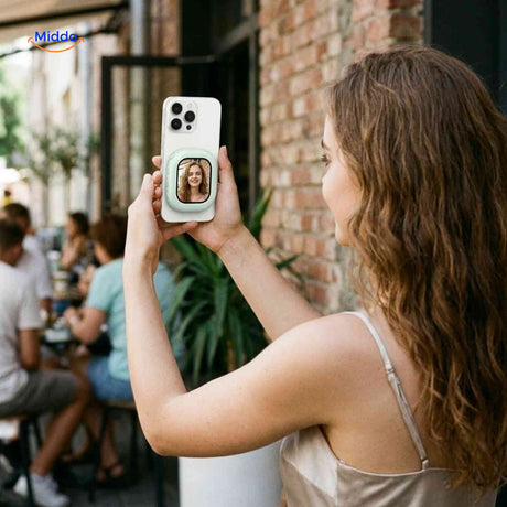 SnapView selfie preview at a cafe using the rear camera