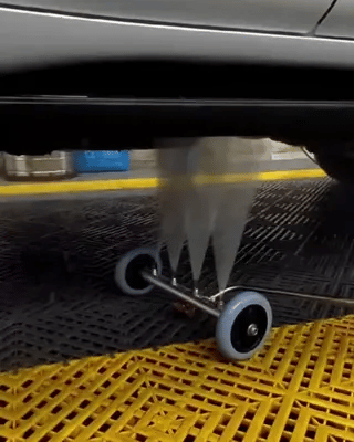 Precision-angle adjustable nozzle delivers targeted 4000 PSI water spray.