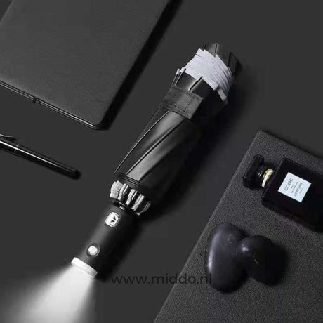 OnePlu automatic windproof umbrella in black with reflective edge and built-in lighting.