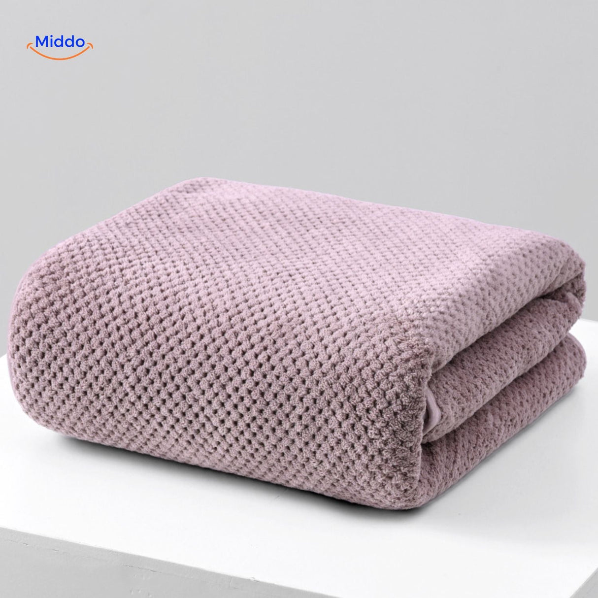 Beautiful bath towel with excellent absorbent qualities.