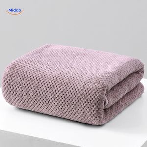Beautiful bath towel with excellent absorbent qualities.