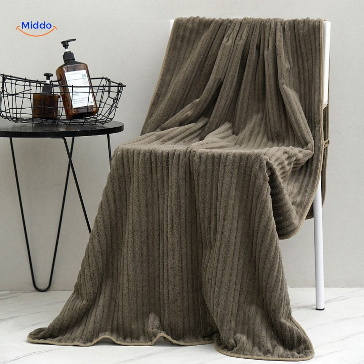 Soft bath towel combining quick-dry and absorbent performance.