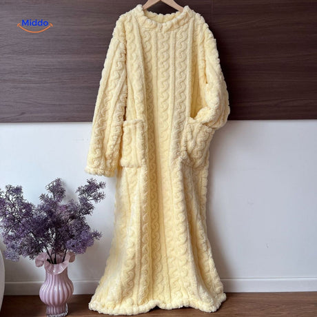 Yellow blanket robe long model in soft fleece.