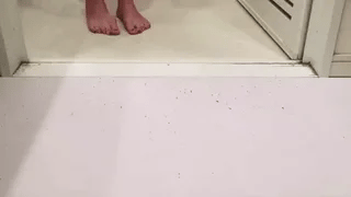 Color-changing blood effect bath mat transforms with moisture.