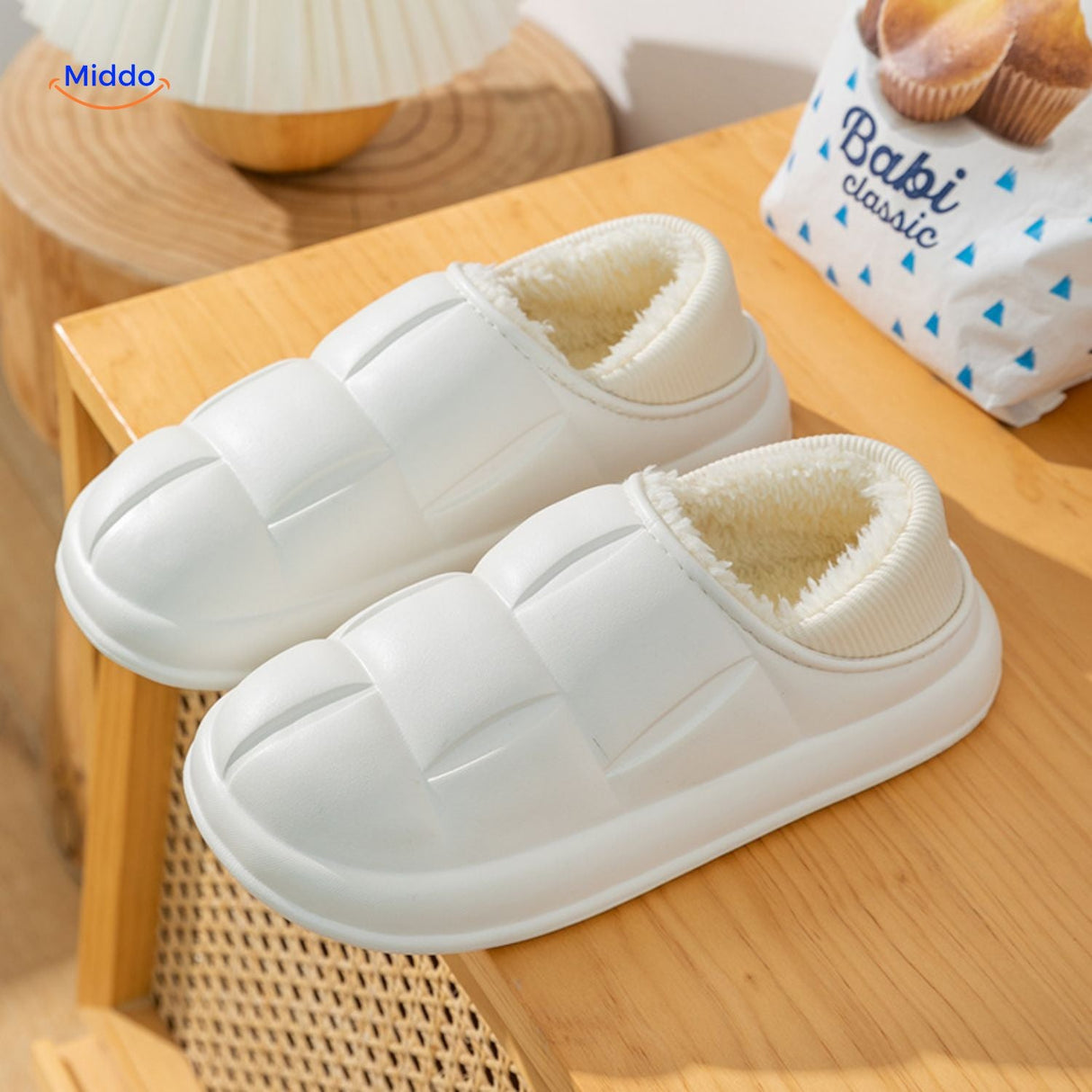Comfortable cotton slippers with anti-slip sole and velvet interior lining