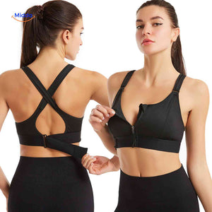 Fitura fitness sports bra in black with secure zip-front closure.
