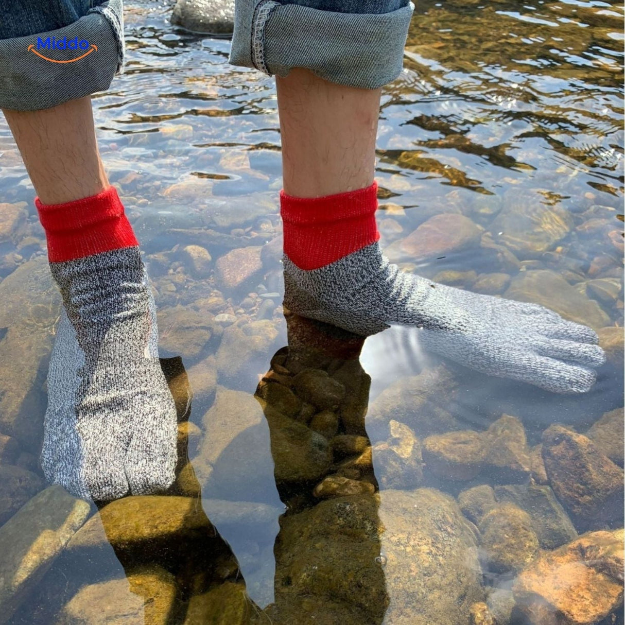Five-toe cut-resistant socks with strong puncture protection for work.
