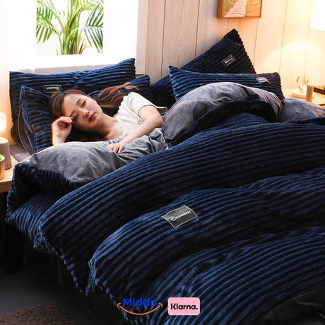 Deep dark blue fleece duvet cover combining warmth and softness for comfort.