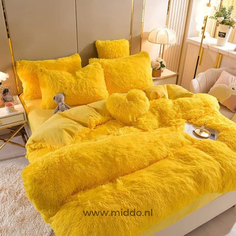 Teddy fleece bedding set in warm yellow color with heart pillow included