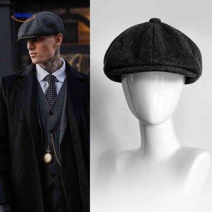 Classic gray vintage newsboy cap in wool fabric.