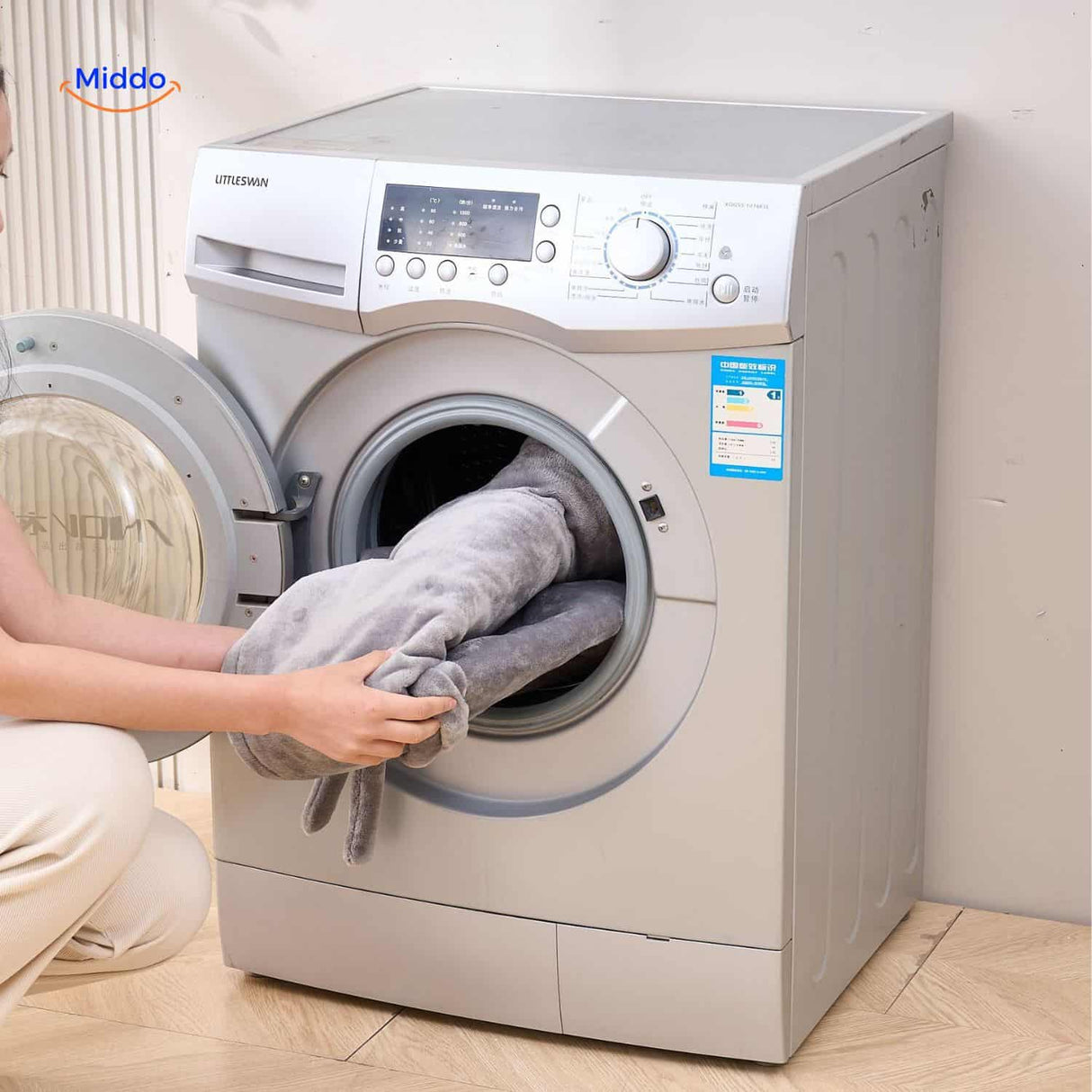 Heating pad fabric is machine washable and easy to care for with simple cleaning.