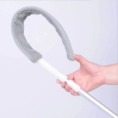 Duster with flexible head that bends to access tight corners.
