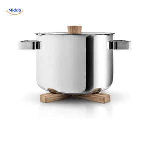 Oak wooden trivet with sleek minimalist design, ideal for modern kitchens.