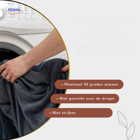 Care instructions for washing waterproof pet blanket at 30 degrees.
