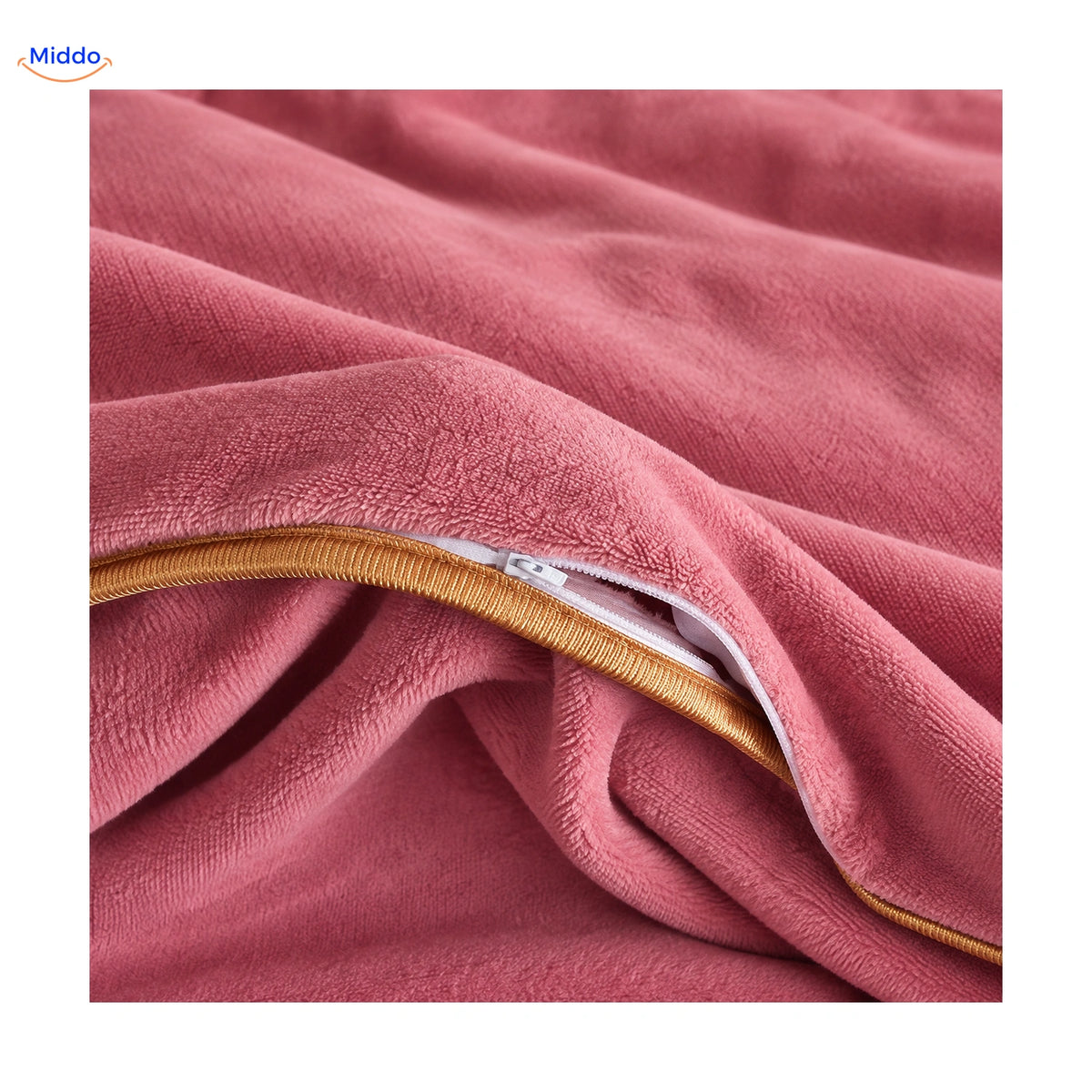 Plush duvet cover: fabric and zipper detail