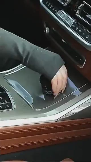 Step-by-step installation of vacuum suction phone holder onto car dashboard using the grip dial