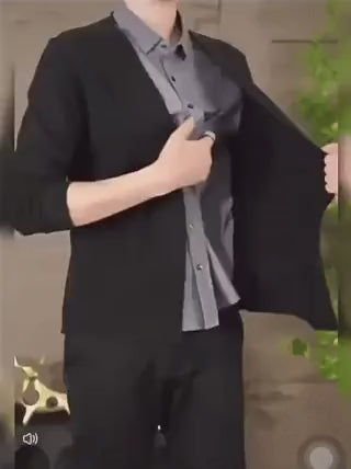 High quality fabric texture details of 2-in-1 knit shirt.