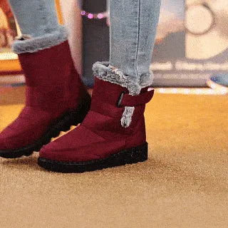 Animation demonstrating water-repellent and comfort features.