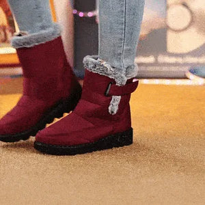Animation demonstrating water-repellent and comfort features.