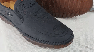 Black Solura loafers leather construction with comfortable slip-on fit.