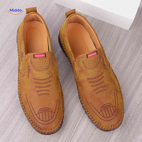 Brown Solura loafers combining fashion and comfort in a versatile slip-on style.