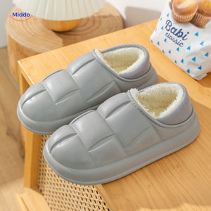 Removable velvet lining and anti-slip insole detail of WarmStep Plus