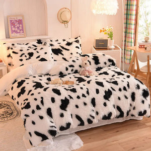 Teddy Fluffy fleece bedding set in Black and White Cow Print